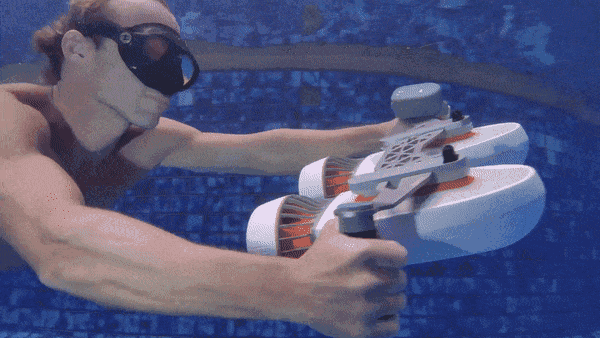 SUBLUE WhiteShark MixPro 水中スクーター | ダブルブーストでは最大 7.2km/hで水中を自由に移動できます。